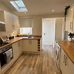 2 Bd House, Near City Center