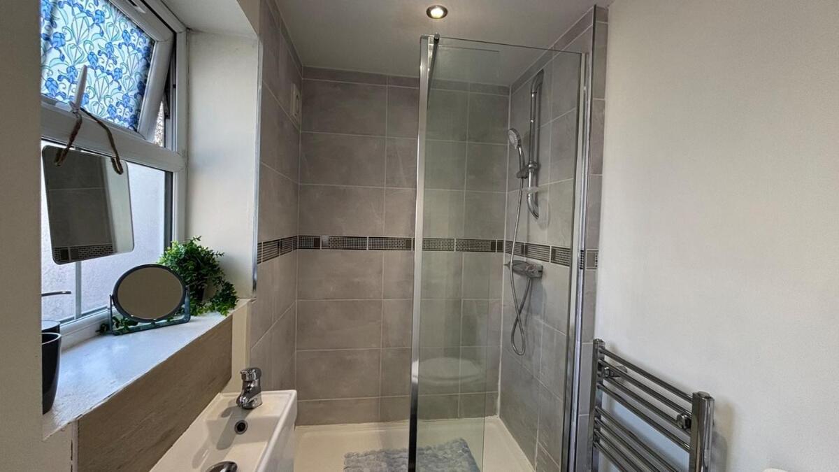 2 Bd House, Near Center * York