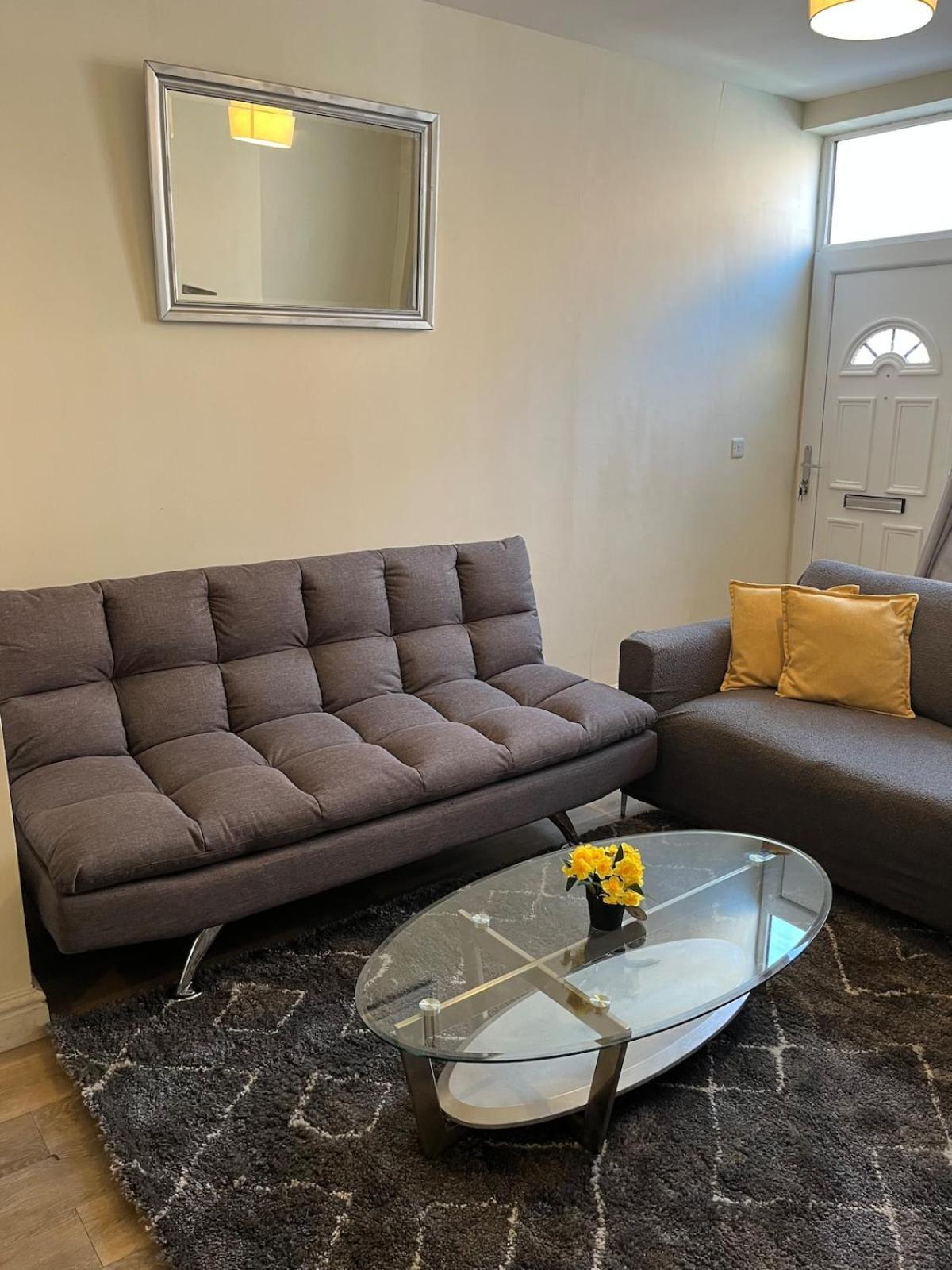 2 Bd House, Near Center York